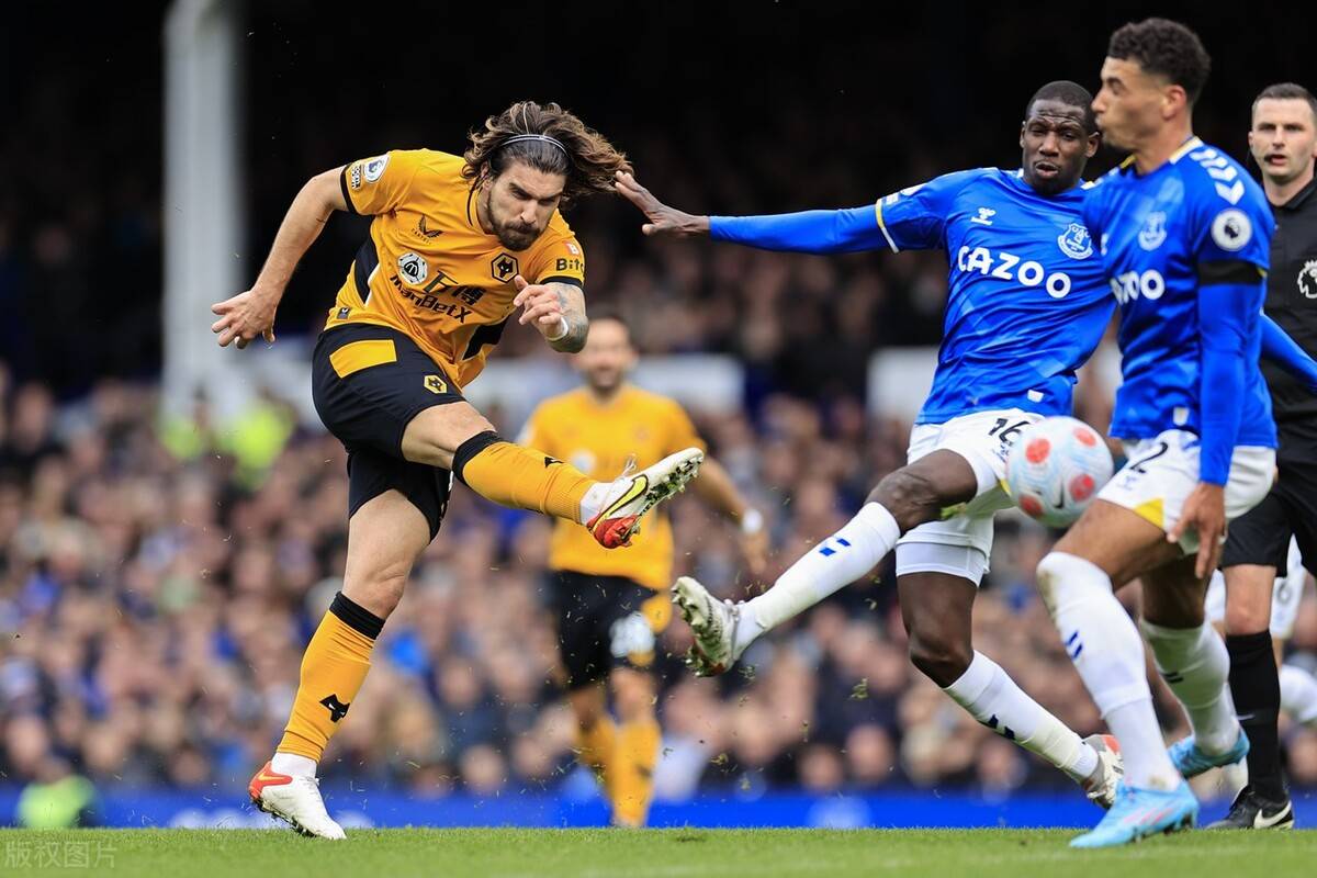 爱游戏官方入口-夏洛特黄蜂迎英超关键赛；赛前止住颓势；话题不断；数据趋势出现新变化的简单介绍